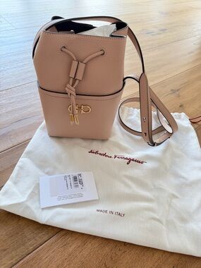 Salvatore Ferragamo Gancini-Plaque CrossBody Bucket Bag (with Dust Bag)